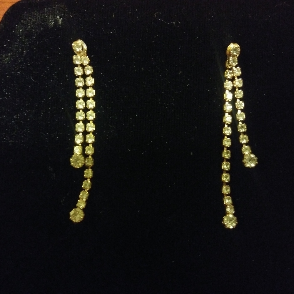 Earrings with dangling back